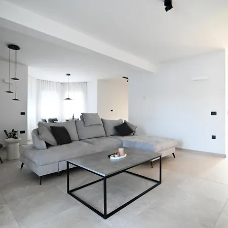 Four Oaks House Villa Murvica (Policnik)