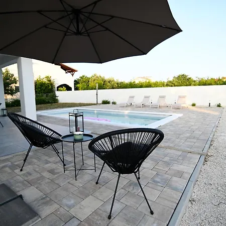 Four Oaks House *