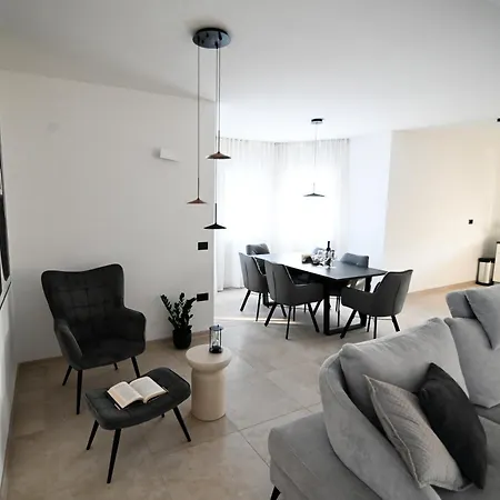 Four Oaks House Murvica (Policnik)