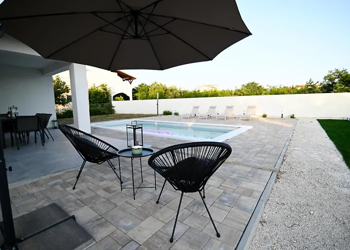 Four Oaks House *